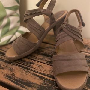 🌊Cute tan sandals🌊